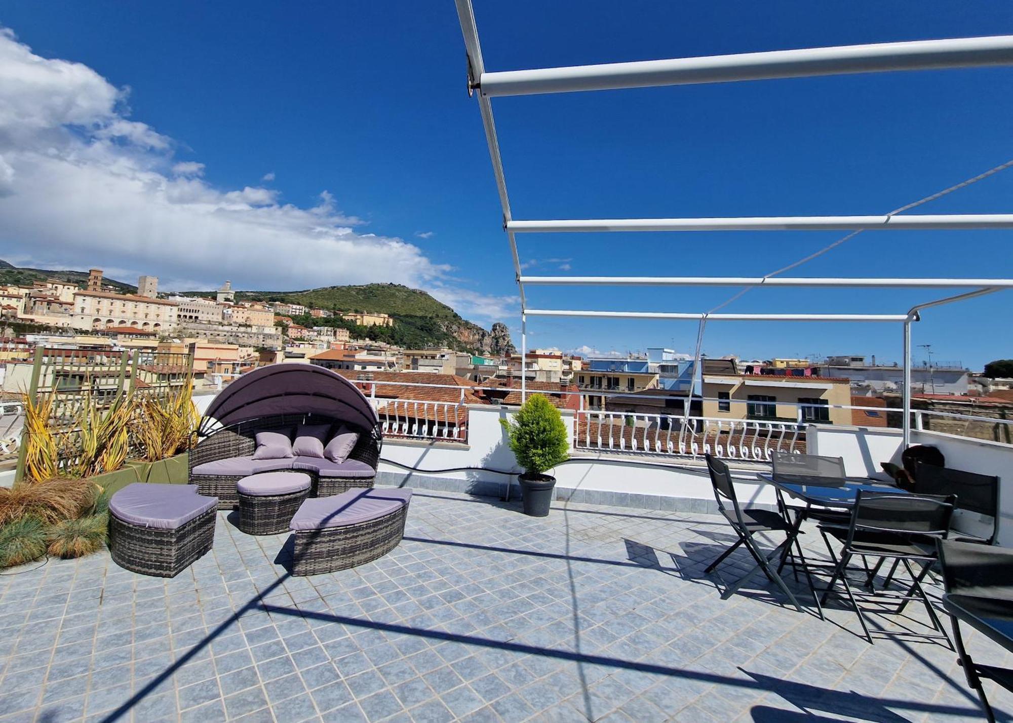 Tower Apartments Terracina Luaran gambar