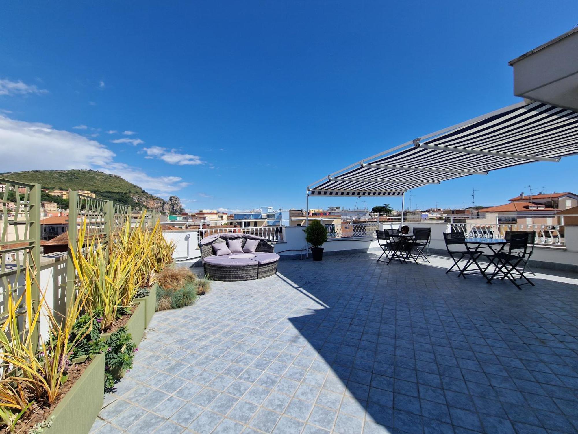 Tower Apartments Terracina Luaran gambar